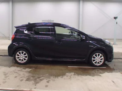 Toyota AQUA  с аукциона в Японии