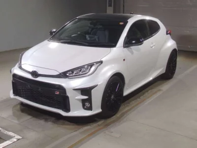 Toyota YARIS  с аукциона в Японии