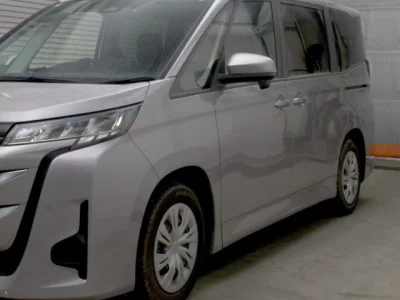 Toyota NOAH  с аукциона в Японии