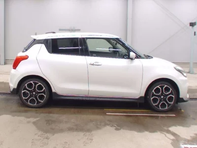 Suzuki SWIFT  с аукциона в Японии