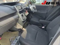 Toyota VOXY лот № 16 оценка 3.5  с аукциона в Японии 4