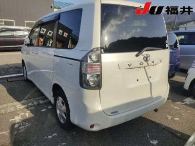 Toyota VOXY  с аукциона в Японии
