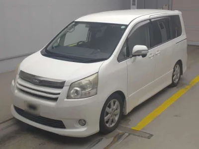 Toyota NOAH  с аукциона в Японии
