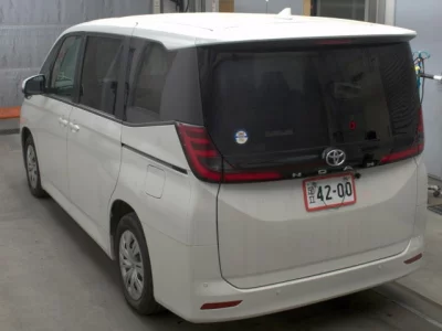 Toyota NOAH  с аукциона в Японии