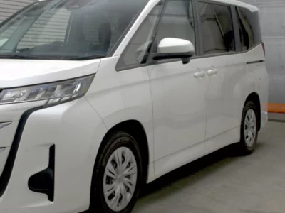 Toyota NOAH  с аукциона в Японии
