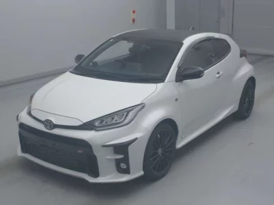 Toyota YARIS  с аукциона в Японии