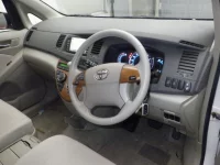 Toyota ISIS лот № 3086 оценка R  с аукциона в Японии 1