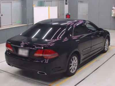 Toyota CROWN  с аукциона в Японии