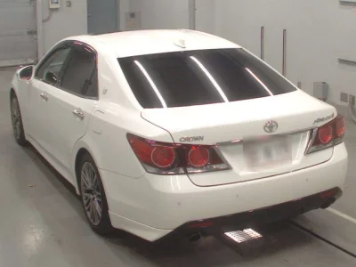 Toyota CROWN  с аукциона в Японии