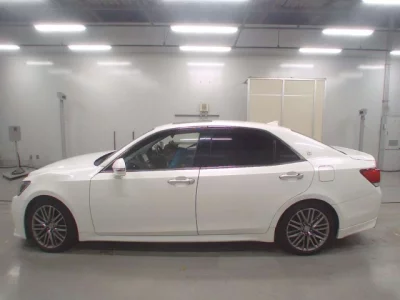 Toyota CROWN  с аукциона в Японии