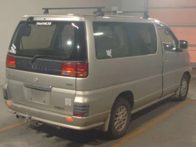 Nissan ELGRAND  с аукциона в Японии