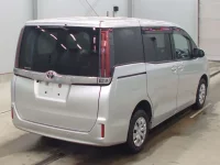 Toyota NOAH лот № 3051 оценка 3.5  с аукциона в Японии 9