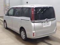 Toyota NOAH лот № 3051 оценка 3.5  с аукциона в Японии 3