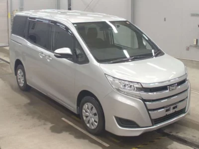 Toyota NOAH  с аукциона в Японии