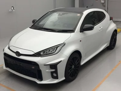 Toyota YARIS  с аукциона в Японии