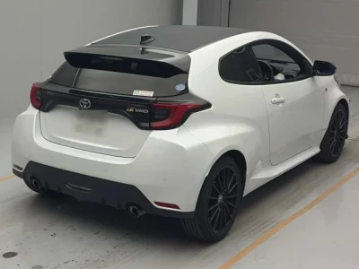 Toyota YARIS  с аукциона в Японии