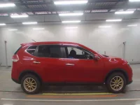 Nissan X-TRAIL лот № 30201 оценка 3.5  с аукциона в Японии 2