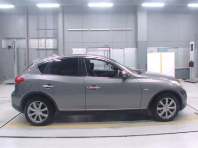 Nissan SKYLINE CROSSOVER