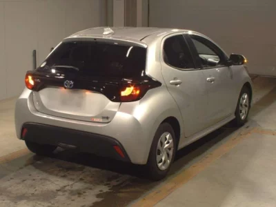 Toyota YARIS  с аукциона в Японии