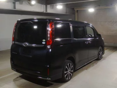 Toyota ESQUIRE  с аукциона в Японии