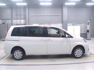 Toyota ISIS  с аукциона в Японии