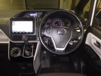Toyota NOAH лот № 6033 оценка 3.5  с аукциона в Японии 2