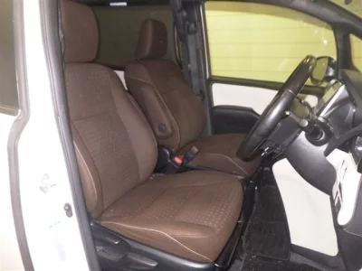 Toyota NOAH  с аукциона в Японии