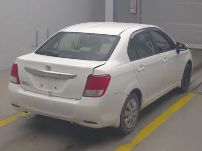 Toyota COROLLA AXIO  с аукциона в Японии