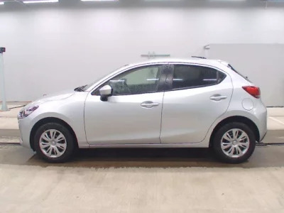 Mazda MAZDA2  с аукциона в Японии
