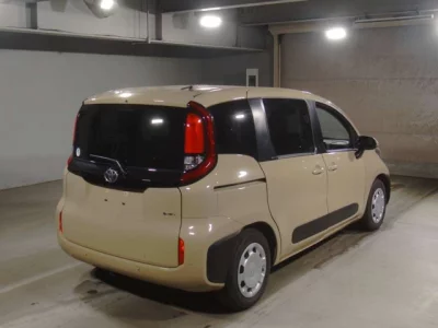 Toyota SIENTA  с аукциона в Японии
