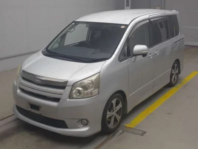 Toyota NOAH  с аукциона в Японии