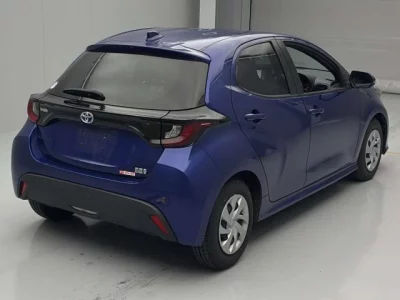 Toyota YARIS  с аукциона в Японии