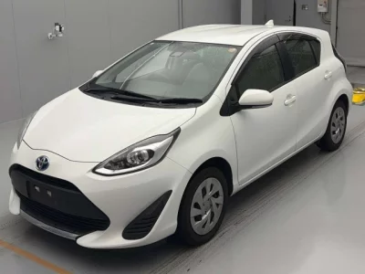 Toyota AQUA  с аукциона в Японии