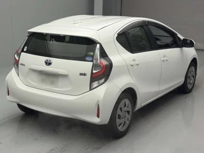 Toyota AQUA  с аукциона в Японии