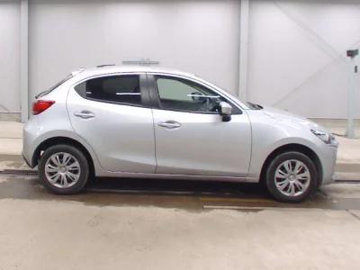 Mazda MAZDA2  с аукциона в Японии