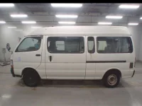 Toyota HIACE лот № 30262 оценка R  с аукциона в Японии 3