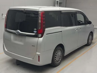 Toyota ESQUIRE  с аукциона в Японии