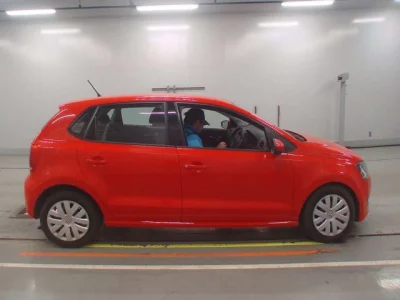 Volkswagen POLO  с аукциона в Японии