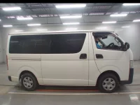 Toyota HIACE VAN лот № 30272 оценка 3.5  с аукциона в Японии 2