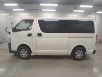 Toyota HIACE VAN лот № 30272 оценка 3.5  с аукциона в Японии 3