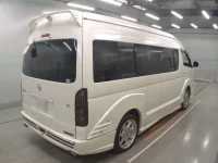 Toyota HIACE лот № 30291 оценка 2  с аукциона в Японии 1