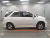 Toyota HARRIER лот № 30292 оценка 3.5  с аукциона в Японии 2