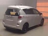 Toyota RACTIS лот № 74123 оценка 3.5  с аукциона в Японии 1