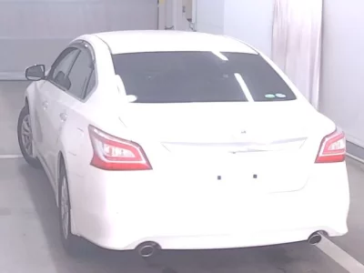 Nissan TEANA  с аукциона в Японии