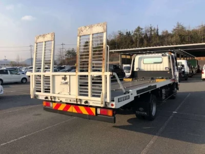 Toyota DYNA  с аукциона в Японии