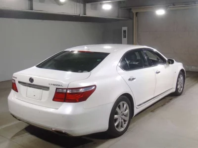 Lexus LS  с аукциона в Японии