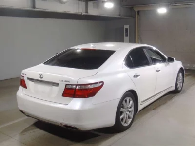 Lexus LS  с аукциона в Японии