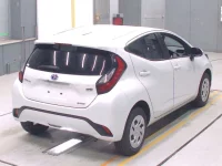 Toyota AQUA лот № 4020 оценка RA  с аукциона в Японии 1