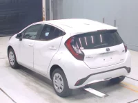 Toyota AQUA лот № 4020 оценка RA  с аукциона в Японии 5