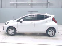 Toyota AQUA лот № 4020 оценка RA  с аукциона в Японии 3